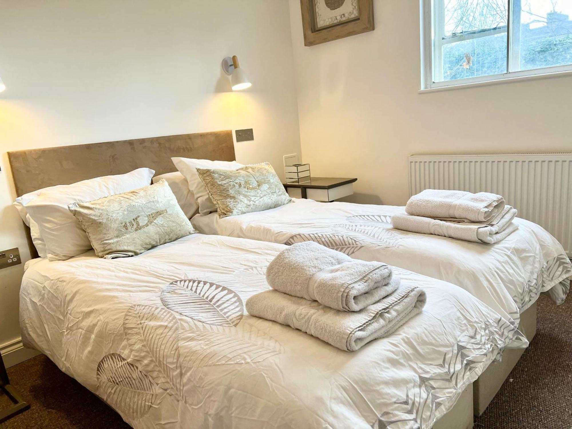 Stylish 2Br Designer Flat Holland Park Apartment London Exterior photo