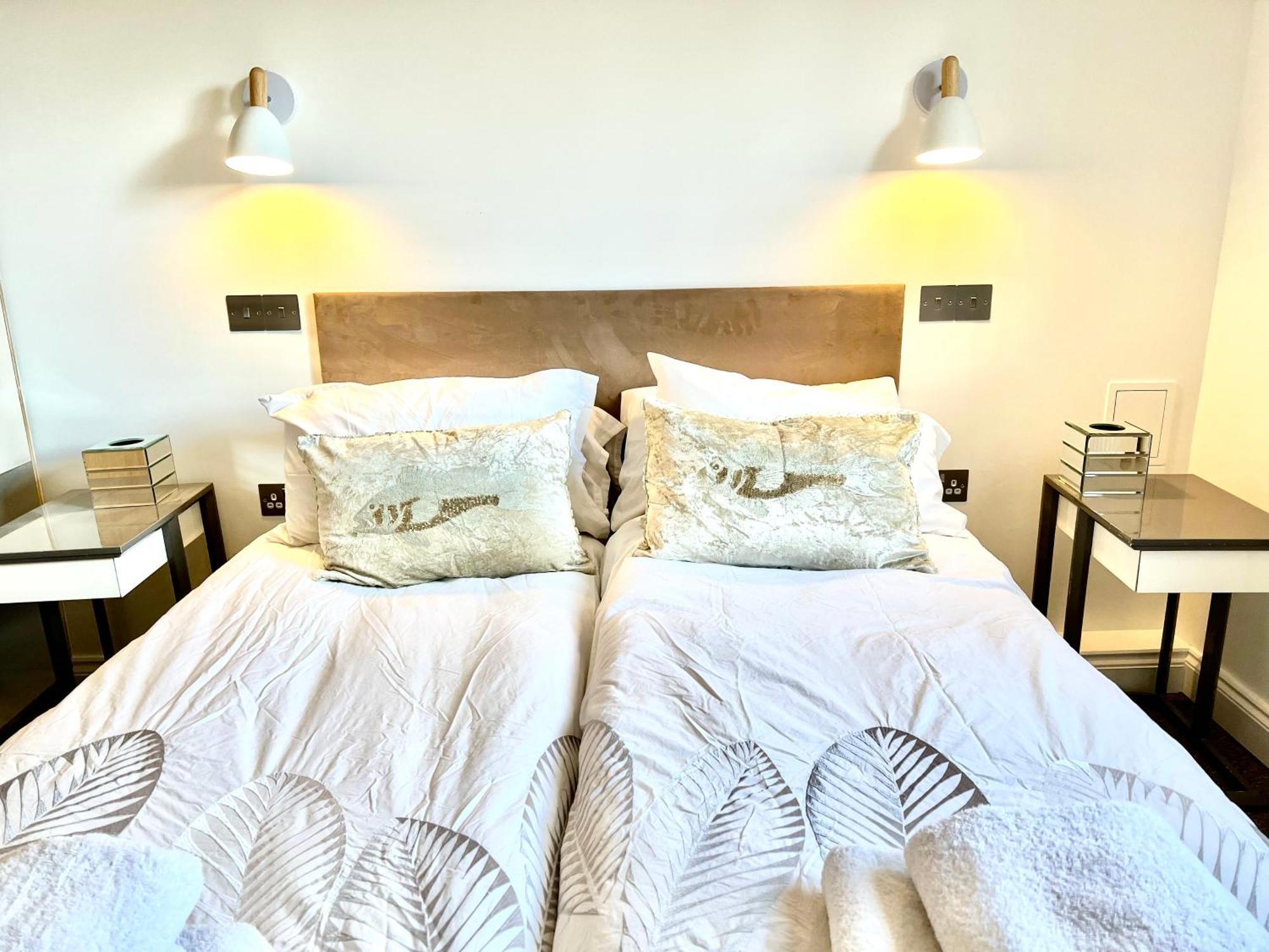 Stylish 2Br Designer Flat Holland Park Apartment London Exterior photo